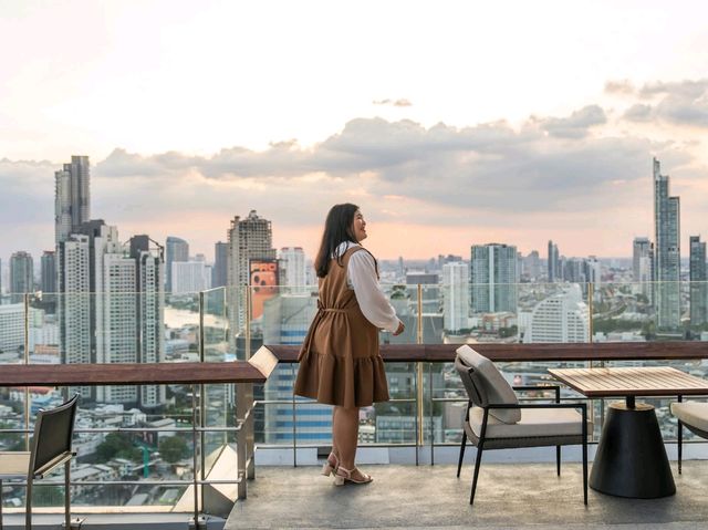 พักผ่อน กินดื่ม ชมวิวเมืองสุดอลังกลางสาธร