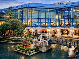 San Antonio River Walk — Christmas Season Guide