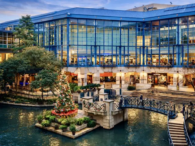 San Antonio River Walk — Christmas Season Guide
