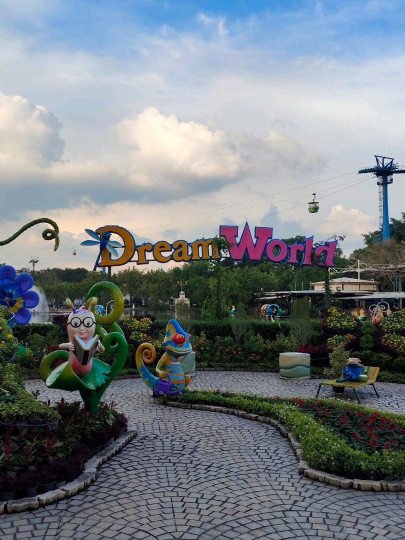 Dream World | Trip.com Thanyaburi