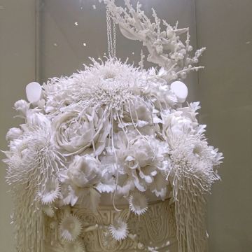 深セン関山月美術館｜超絶技巧の白磁フラワーアート彫刻展で繊細な