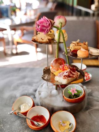 Lotus 🪷, a timeless Thai flower, forever in our hearts ❤️
Afternoon Tea at The Sukhothai Bangkok will be a truly unique experience.
With its distinctive character,
the classic atmosphere seamlessly blends Thai and Western styles.
The beautifully presented and meticulously crafted offerings, from savory dishes and sweet treats to scones and fragrant teas, are perfect for a relaxing afternoon chat with friends.
Quiet, serene, and effortlessly luxurious.
Available Sunday to Friday, 3:30 PM to 4:30 PM.
Both Thai and Western sets are available.
Menus and times may vary.
#bangkokhotel #afternoonteatime #bangkoktrip
The Sukhothai Bangkok is a place you should definitely try! #afternoonteatime