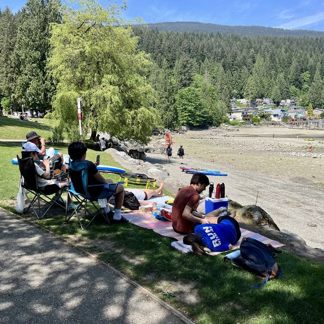 Deep Cove 寧靜海邊 草地野餐