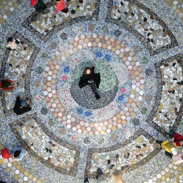 Jingdezhen's Porcelain Palaces