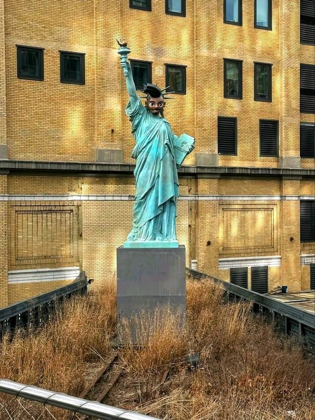 The High Line, New York City – Elevated Evening Stroll Above the Streets