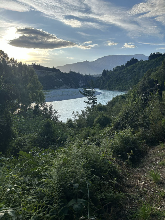 🌄 Rakaia Gorge, New Zealand: A Dramatic Encounter with Nature