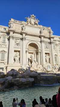 📍 Peaceful Morning Views at the Trevi Fountain 🌅🗽