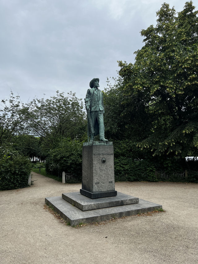 🚶‍♀️🌿 Strolling Through Frederiksberg – Copenhagen’s Leafy, Elegant Escape 🇩🇰✨