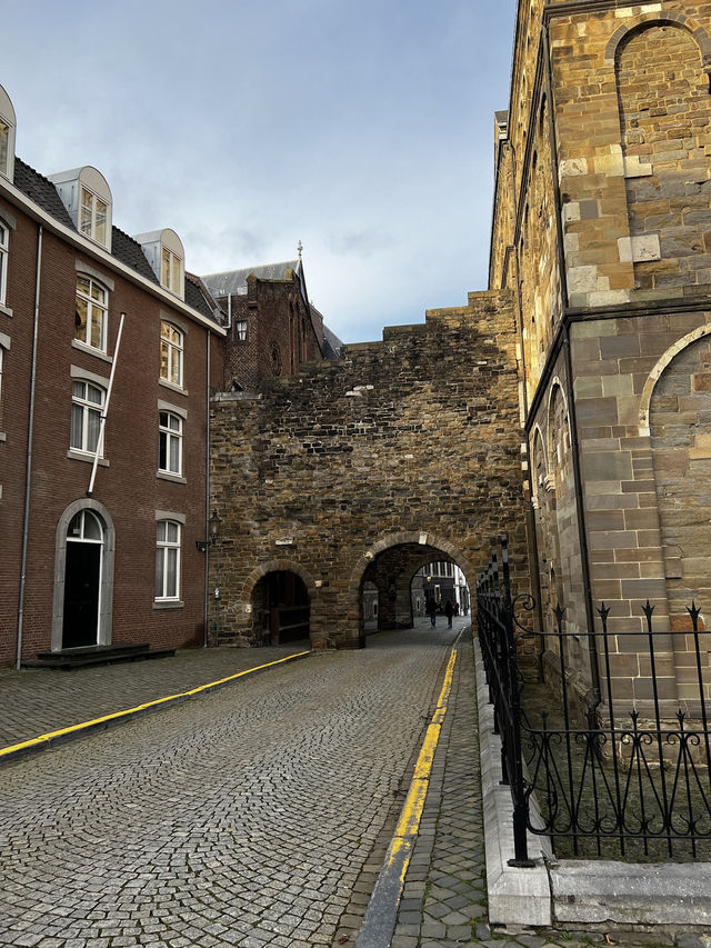 ⛪✨ Basilica of Saint Servatius – The Soul of Maastricht’s Sacred Past 🇳🇱📜  