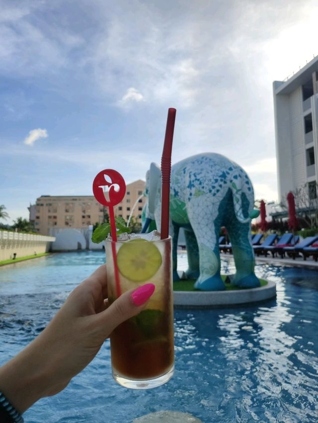 [Пхукет] Спокойный отель в шумном Патонге Ramada by Wyndham Deevana