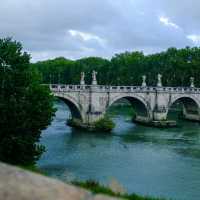 Angels by the Tiber – Rome’s Silent Guardians 😇🌉