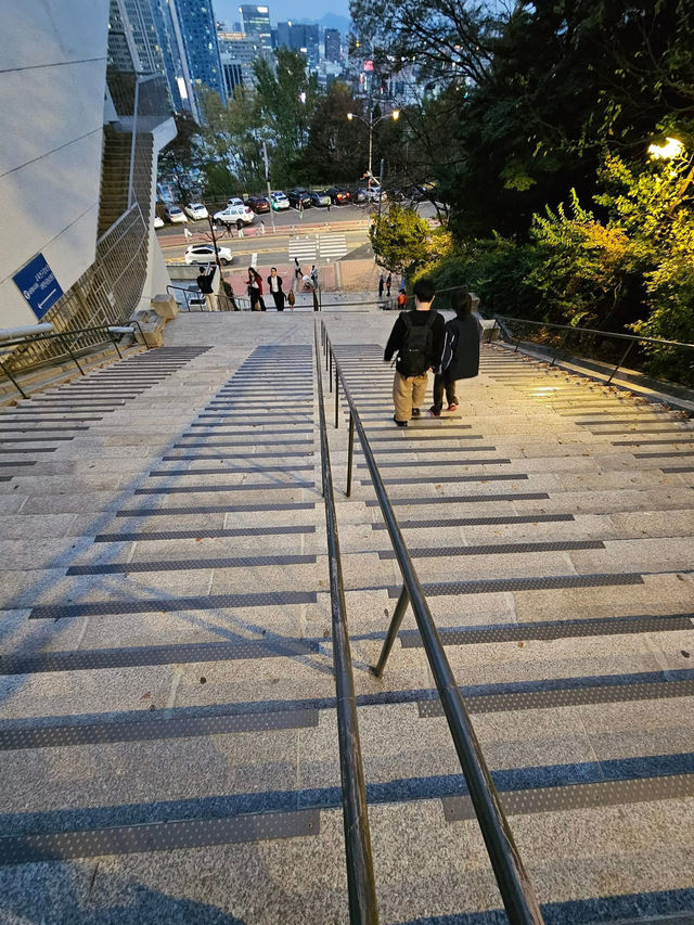 Seoul Vibes: Where Tradition Meets Trend 🇰🇷 