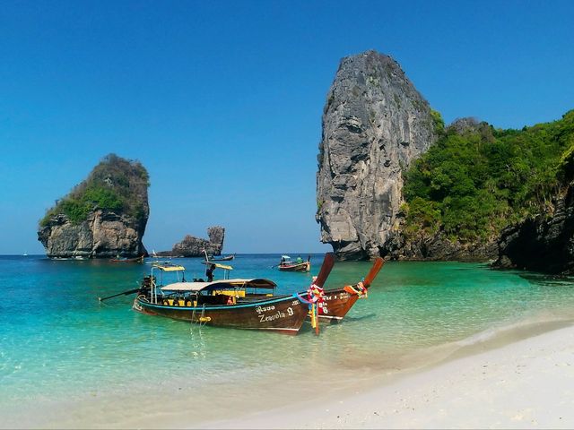 Пляж Нуи на Пхи‑Пхи: укромный уголок, который стоит увидеть Пляж Нуи на Пхи‑Пхи: укромный уголок, который стоит увидеть