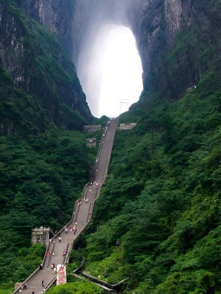 我觸摸天空的那一天：中國天門山🏔️✨