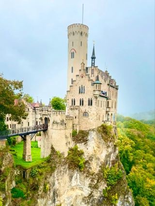 Почему замок Лихтенштейн — это немецкая сказочная фантазия 🏰✨