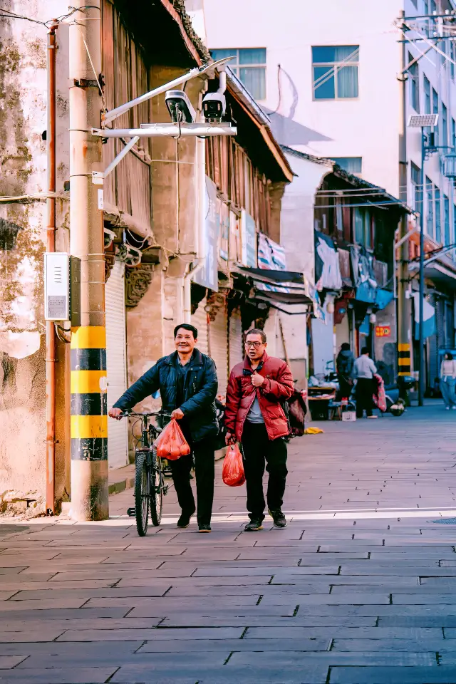 Roaming Zhejiang| Chongren Ancient Town, the gradually disappearing old stage door