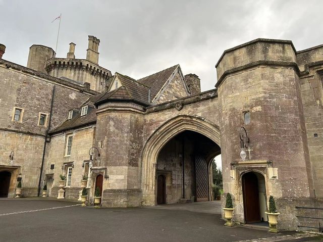 桑波利城堡酒店（Thornbury Castle）是科茨沃爾德和威爾士○ 邊界附近的一座都鐸城堡，也是英國唯一一座以酒店形式營業的都鐸城堡