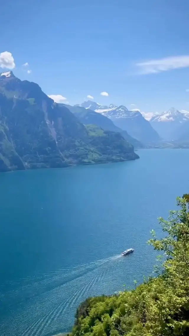 The summer vibes in Switzerland. ☀️🇨🇭