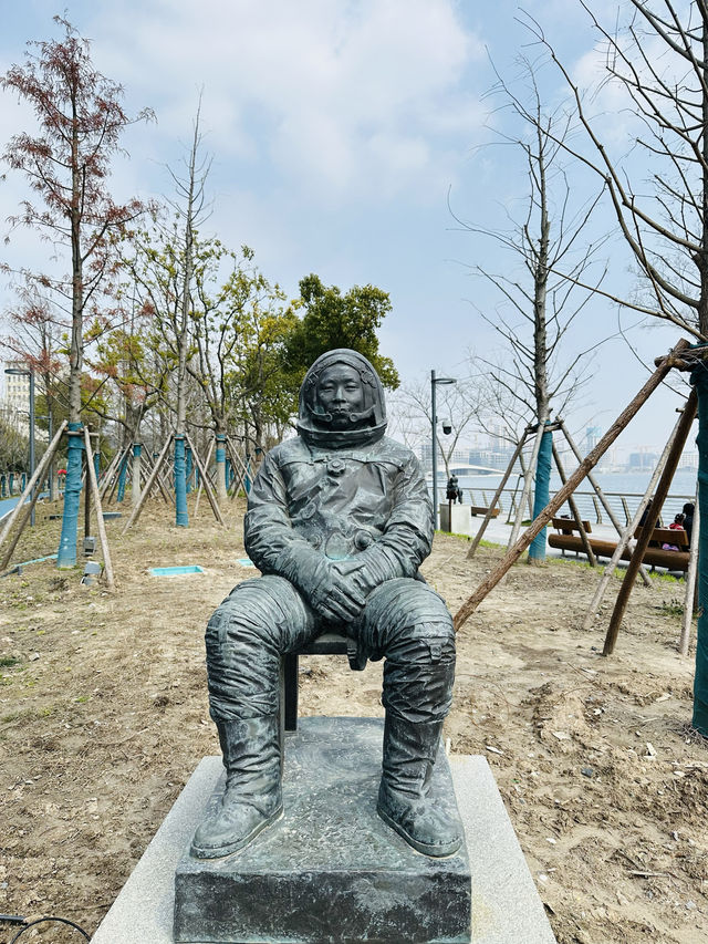 滴水湖西岸的美景