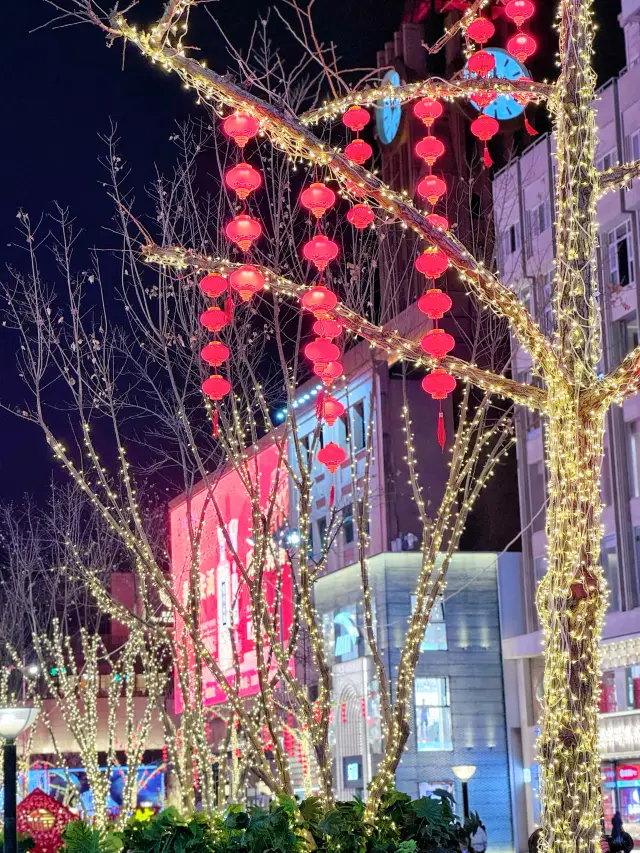 The night view of Wangfujing in Beijing is truly beautiful!