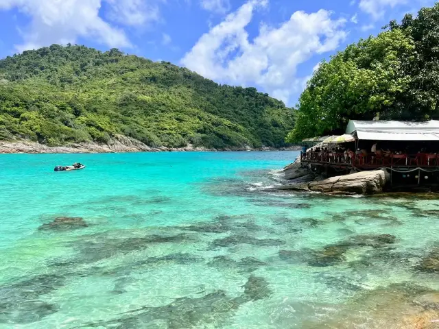 タイのプーケット島、島巡りツアーの中でのエンペラー島+コーラル島