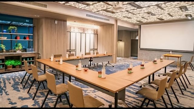 泰國夜店風酒店狠狠愛住