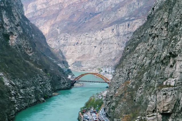 懸崖上的古路村