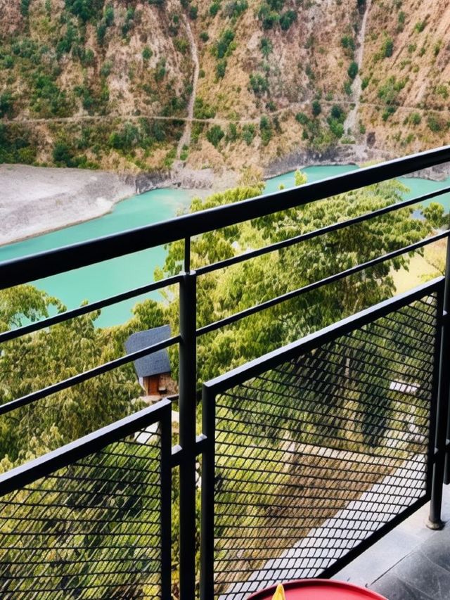 🌟 Rishikesh Retreats: Luxe Comfort in the Himalayas 🌄