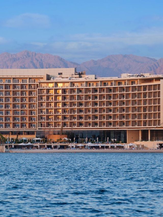 🌟 Aqaba's Gem: Kempinski Hotel's Oceanfront Oasis 🌊✨