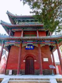 看,樑上有字