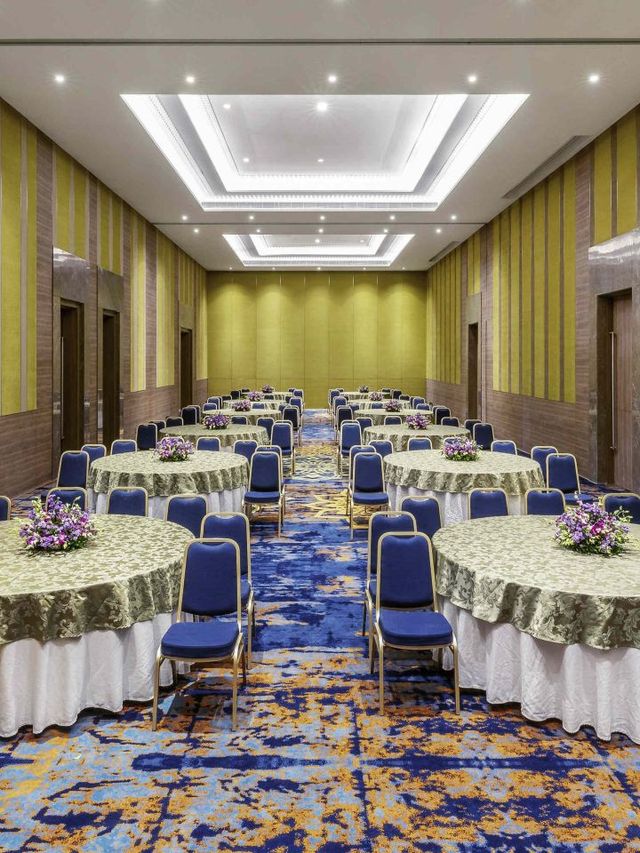 🌟✈️ Ahmedabad's Luxe Sleeps: Grand Mercure Guide 🏨