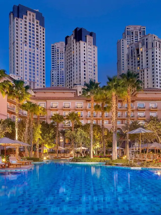 🌟 Dubai's Ritz-Carlton: A Beachfront Gem 🌟