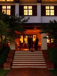 🏨✨ Canberra's Finest: Hyatt Hotel's Cultural Charm 🌟🍃