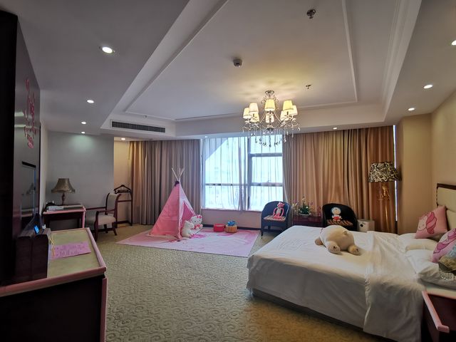 HELLO KITTY+哆啦A夢主題房
