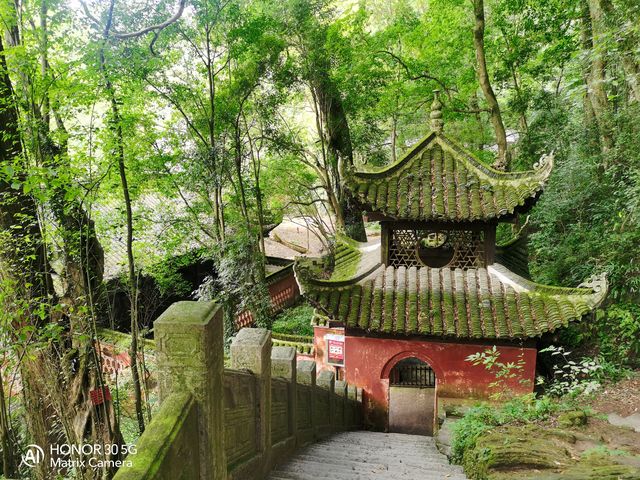 黃平飛雲崖。