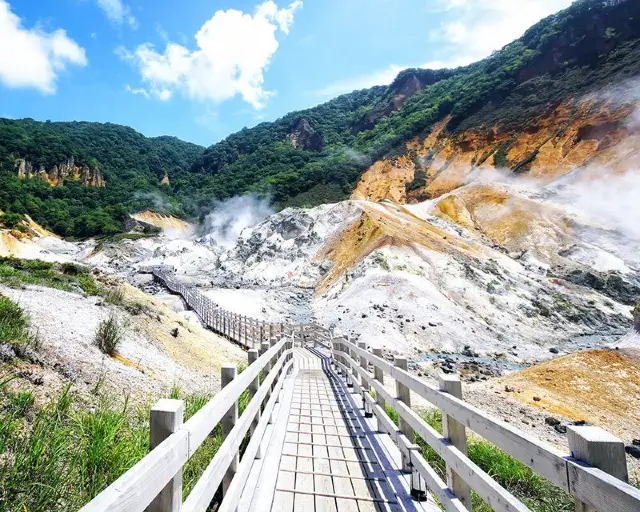 探秘登別地獄谷。