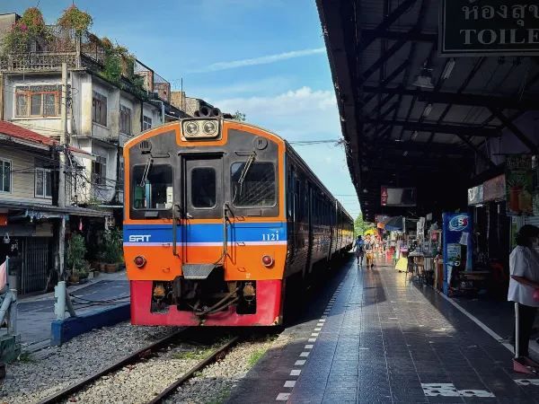 曼谷鐵道市場與水上市場探險 🚂🌊