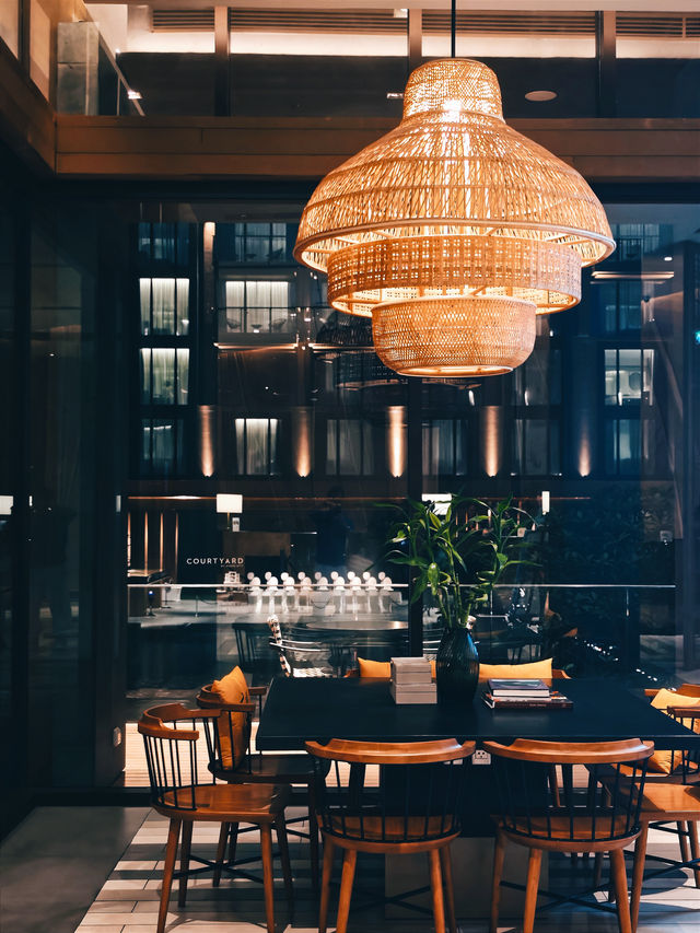 《曼谷萬怡酒店：都市中的寧靜港灣》  在曼谷這座充滿活力與魅力的城市中，曼谷萬怡酒店宛如一顆璀璨的明珠。