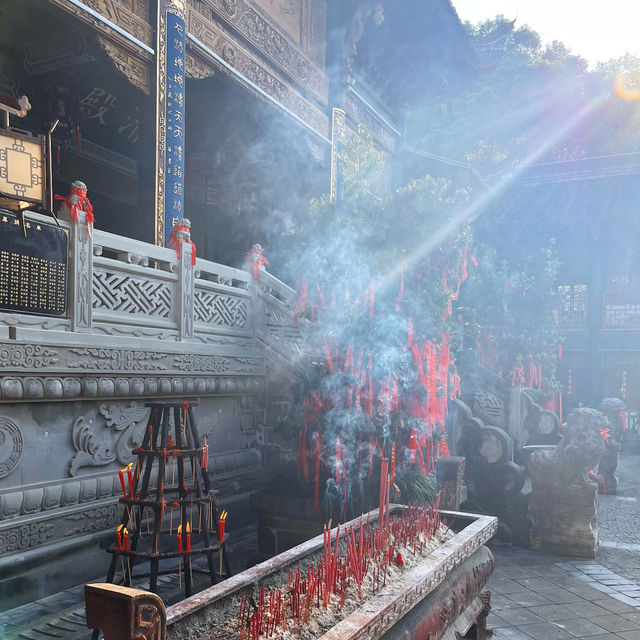 清淨之境｜藏在重慶半山腰的一個廟宇，因廟內供奉武聖“關羽”得名
