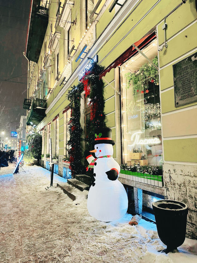「索契冬季俄羅斯的冬季綠洲，溫泉與雪景的雙重享受」。