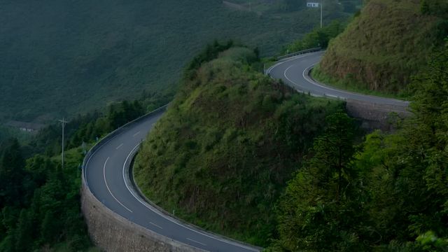 上饶懷玉山，雲海之巔上的豐碑。
