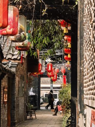 Tangchang Ancient Town, a corner of ancient charm with blooming red plum blossoms
