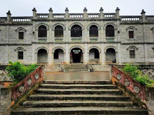 一座大宅院，四位大將軍