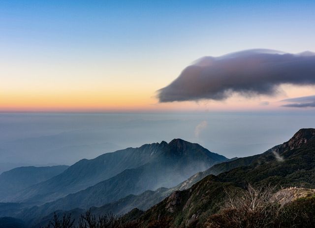 橘色落日，為桂林貓兒山披上浪漫金紗