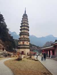 山東濟南，靈巖寺，