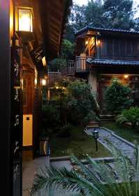 住進詩畫裡，枕夢入星河