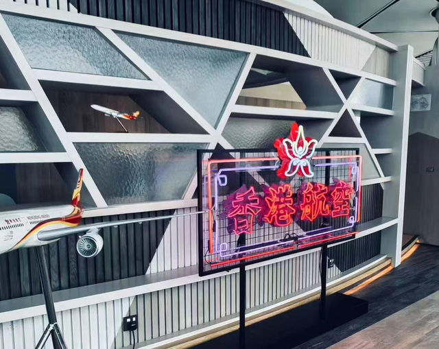 人生在世點都要試一次香港航空貴賓廳！最近刷到好多旅遊放鬆體驗貴賓室+商務艙嘅筆記，即刻衝來香港航空新升級嘅「遨堂」打卡～