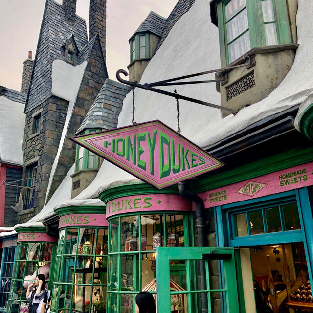 Magic awaits at Universal Studios Beijing Resort! ✨🚀