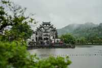 雨洗西遞：一幅暈開的水墨長卷
