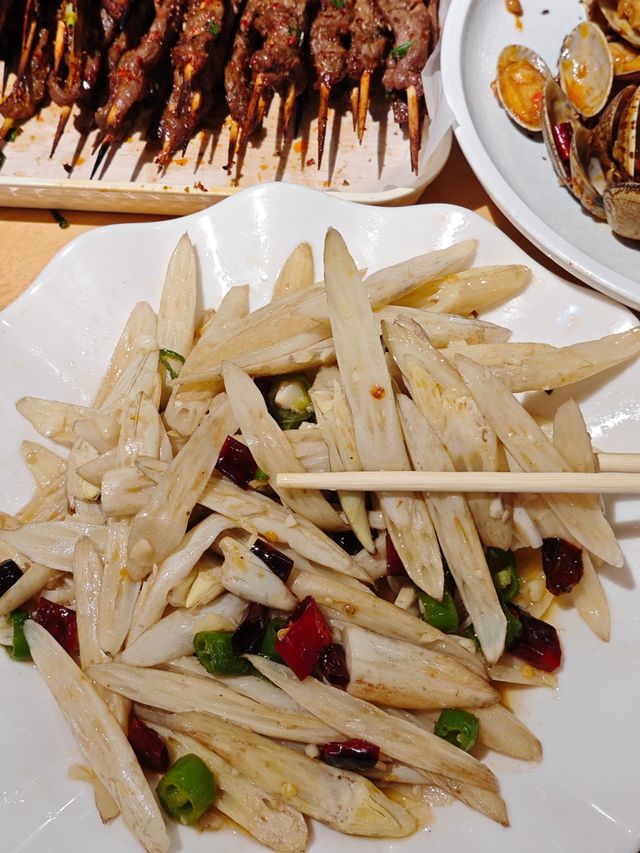 武漢！1蚊/串嘅炭烤鮮牛肉·平到難以置信